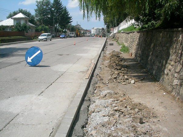 3 Montat borduri str. Armatei8.jpg